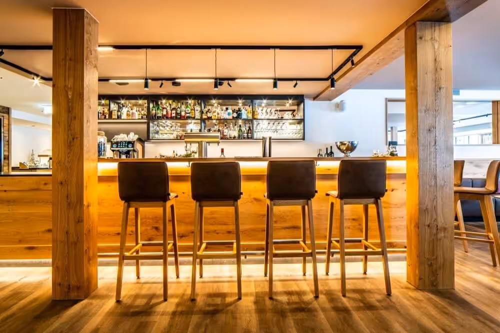 Le plaisir au bar de l&rsquo;hôtel
